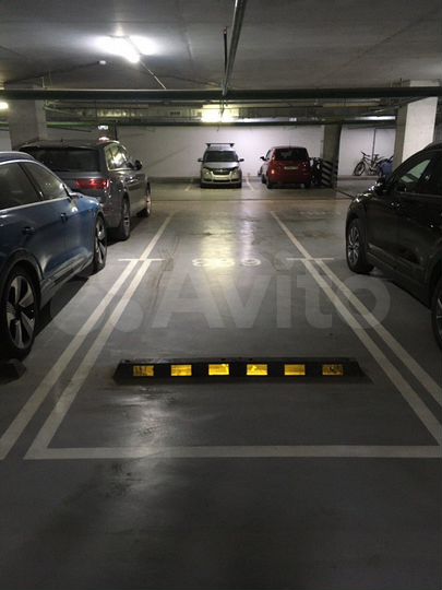 Машиноместо, 27 м²