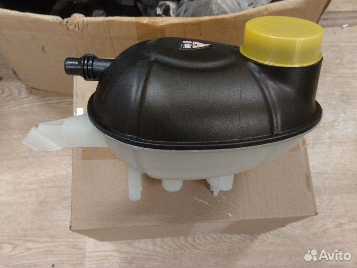 Расширительный бачок Mercedes C W205