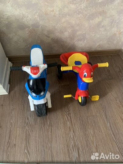 Детский мотоцикл и трехколесный велосипед