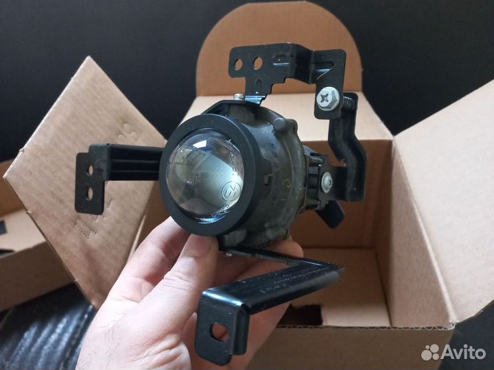 Противотуманная фара левая