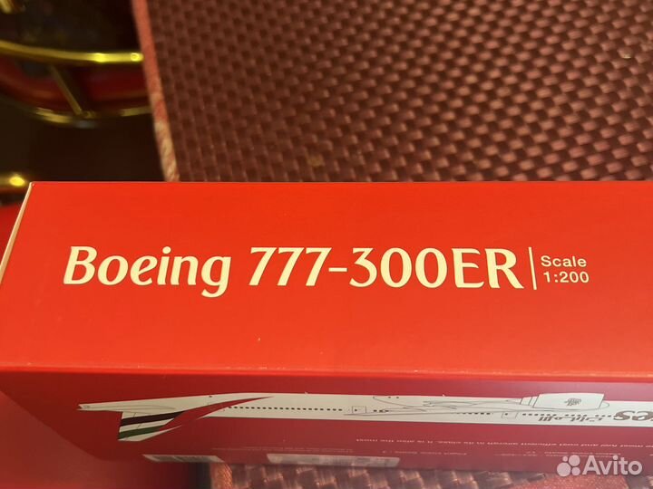 Модель самолета Boeing 777-300ER Emirates 1:200