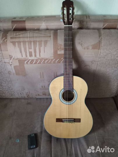 Акустическая гитара классическая