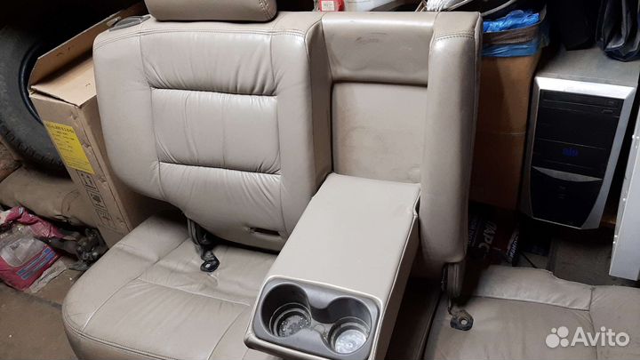 Кожа.задний диван