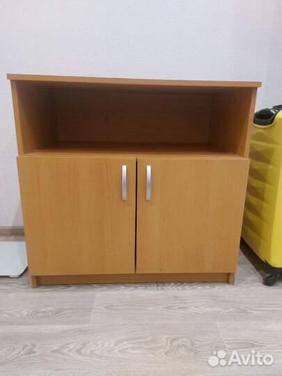 Стенка и тумбочка