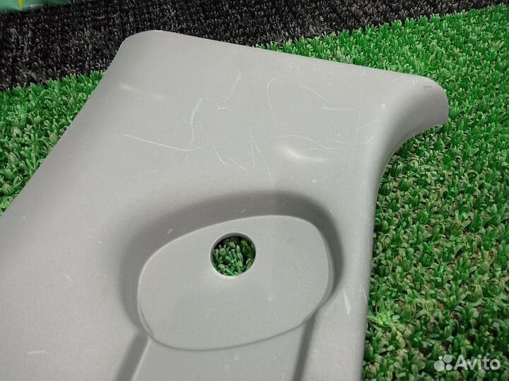 Обшивка стойки задней левой Mitsubishi L200