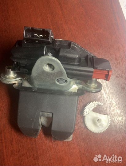 Замок багажника Volkswagen polo