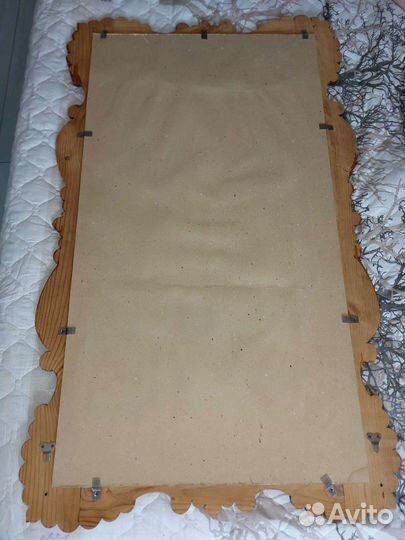 Зеркало с рамой из массива дерева