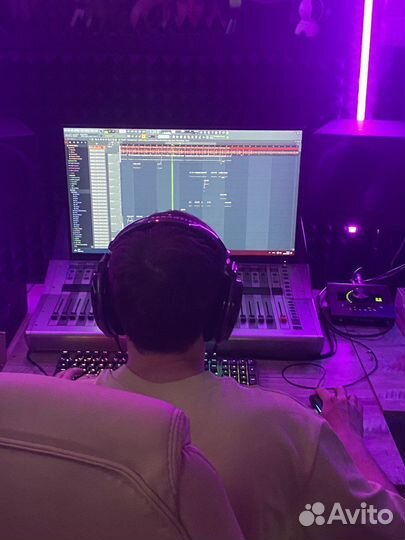 Аранжировщик, сонграйтер. Написание песни