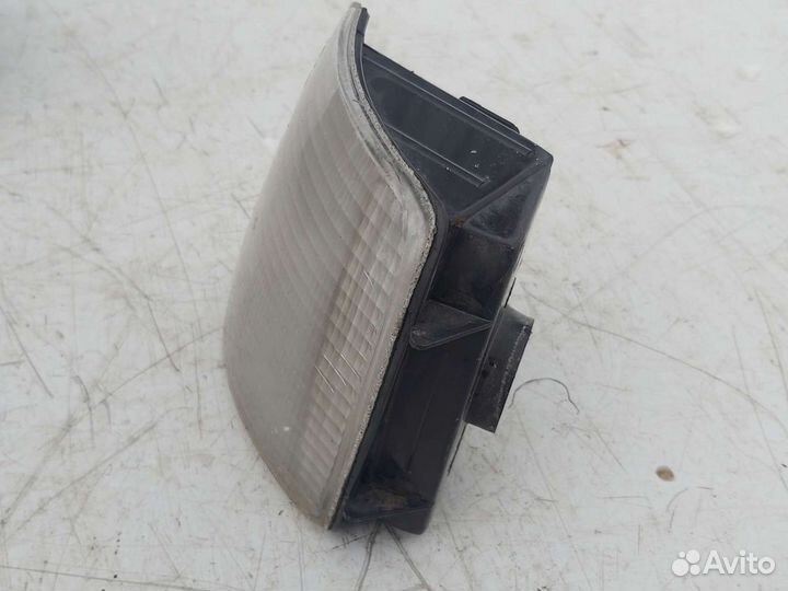 Поворотник передний левый Volkswagen Passat b3