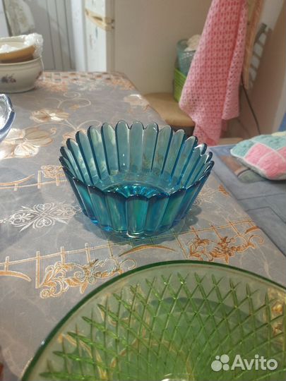 Салатницы, конфетницы, хрусталь, цветное стекло