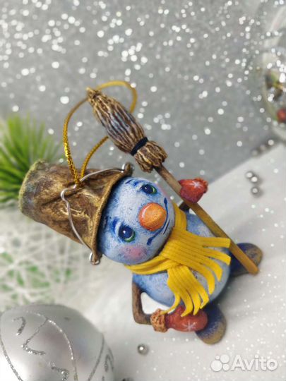 Ёлочная игрушка Снеговик с метлой