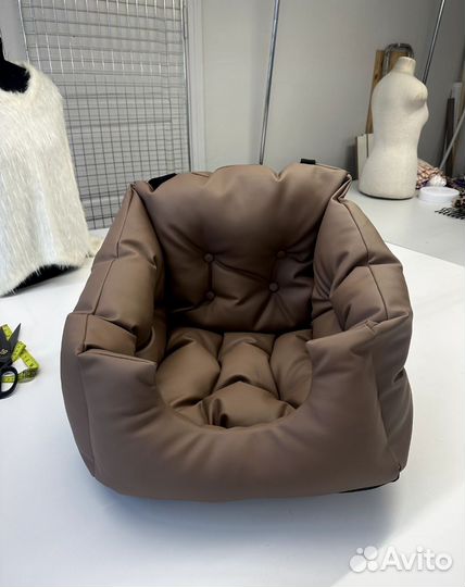 Автокресло для средних собак