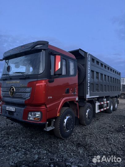 Водитель на shacman самосвал