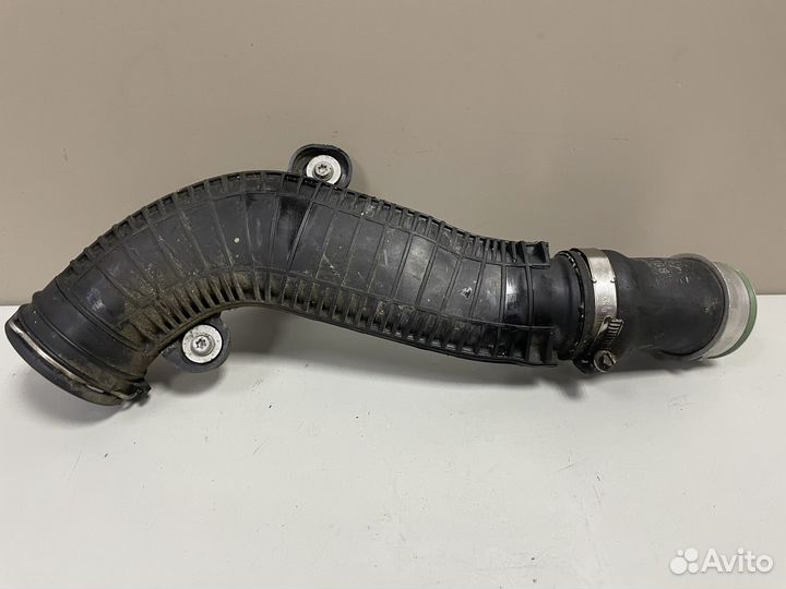 Патрубок интеркулера Фольксваген Пассат Б6