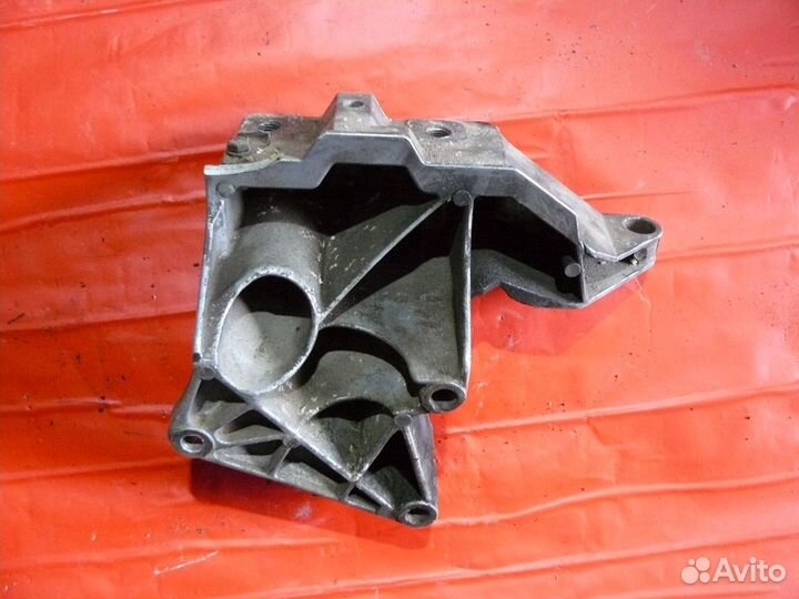 Кронштейн кпп Skoda Octavia 1.6 AEE 2000-2011г