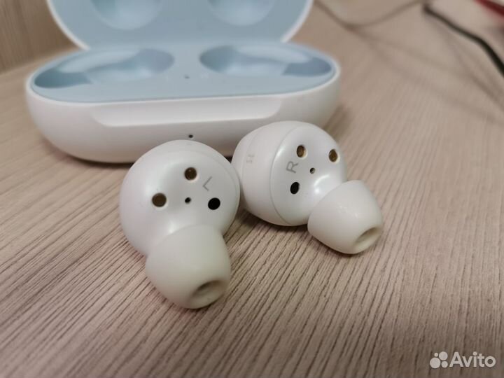 Беспроводные наушники Samsung Galaxy Buds SM-R170