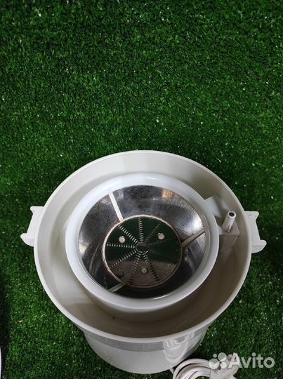 Центробежная соковыжималка Elenberg JM-5030