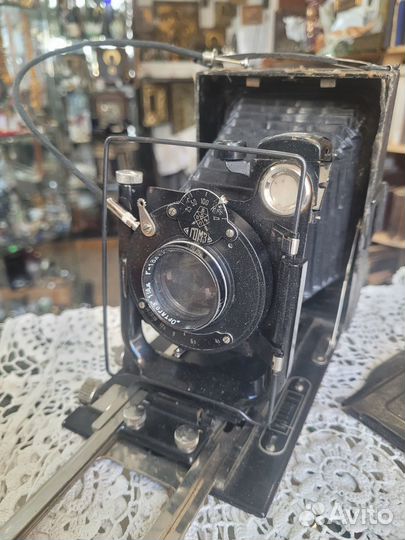 Старинный фотоаппарат