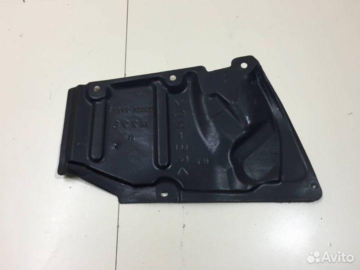 Пыльник двигателя нижний левый Toyota Corolla E150