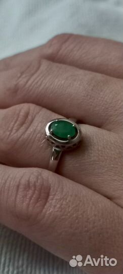 Серебряное кольцо с натуральным изумрудом