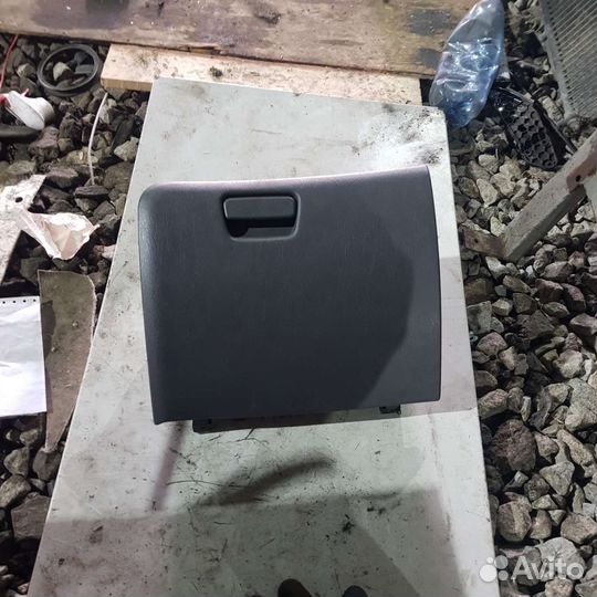 Бардачок mitsubishi carisma