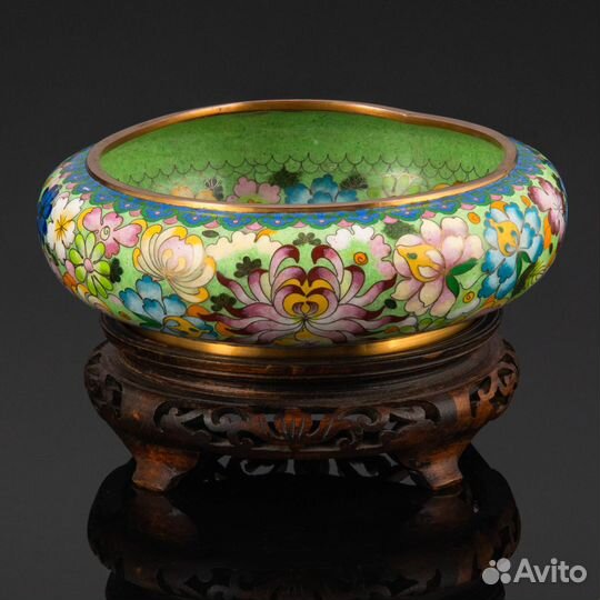 Ваза (конфетница) с цветочным декором, выполненная