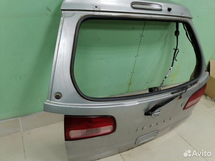 Крышка багажника задняя Nissan Liberty