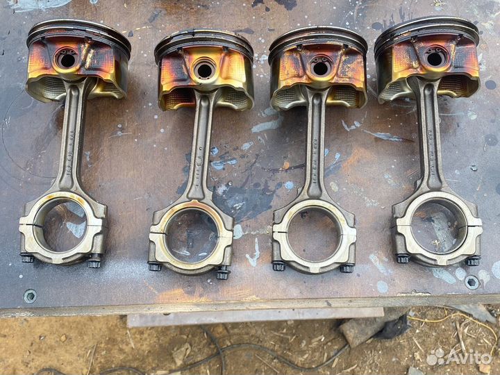 Поршня с шатунами Renault Koleos,Nissan 2.5