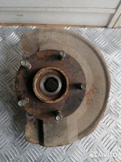 Кулак поворотный лев. перед. Mitsubishi Outlander