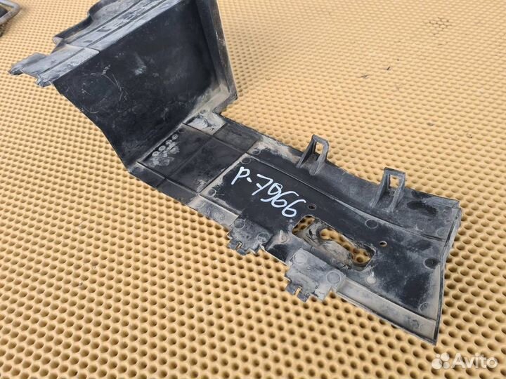 Дефлектор радиатора передний правый Infiniti Ex25