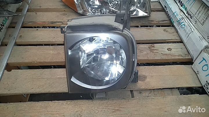 Фара левая Япония Nissan Cube Z11 2003