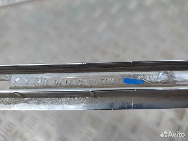 Б/У Молдинг заднего бампера центральный /хр#002