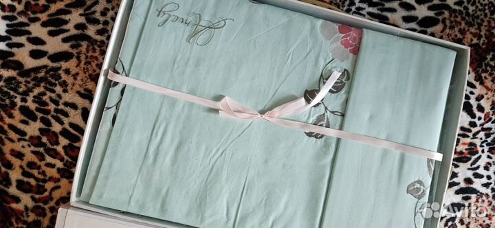 Белье постельное в подарочной упаковке