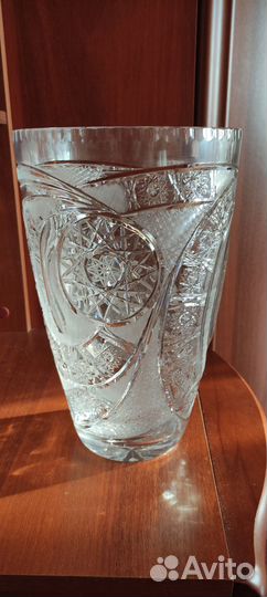 Ваза для цветов хрустальная