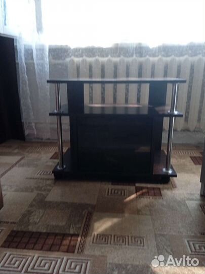 Стеклянная тумба под тв