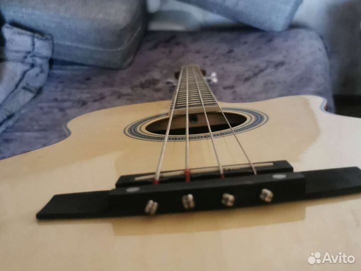 Бас гитара акустическая