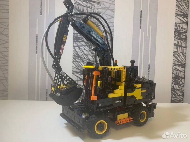 Lego Technic 42053 Экскаватор Volvo EW 160E