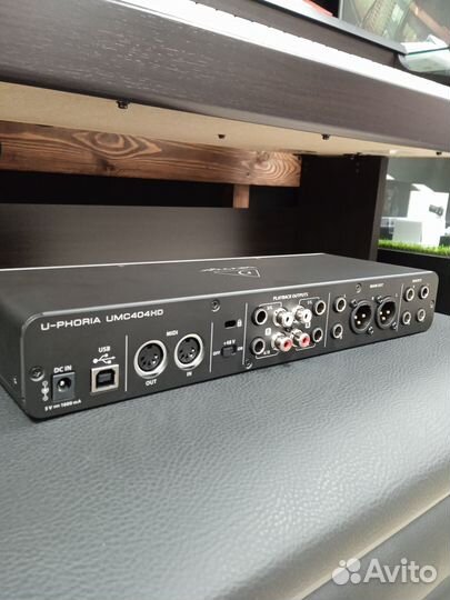 Звуковая карта Behringer UMC404HD