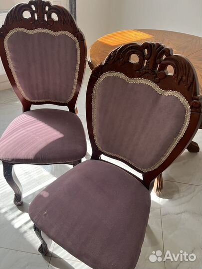 Стол и стулья