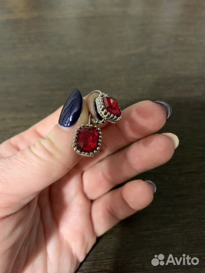 Красные серьги