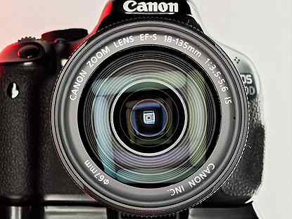 Фотоаппарат Canon 600d 18-135mm + батарейный блок