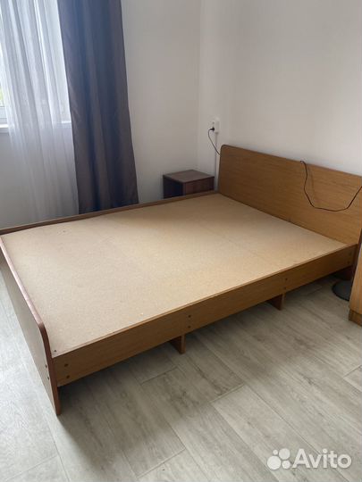 Кровать двухспальная 140 200 бу без матраса