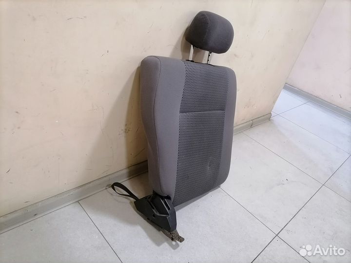 Спинка заднего сиденья правая Nissan Wingroad 2002