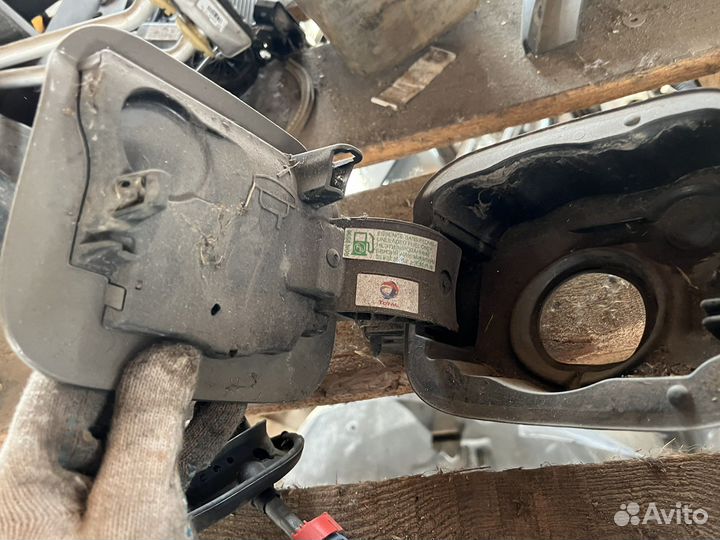 Лючок бензобака Citroen C-elysee