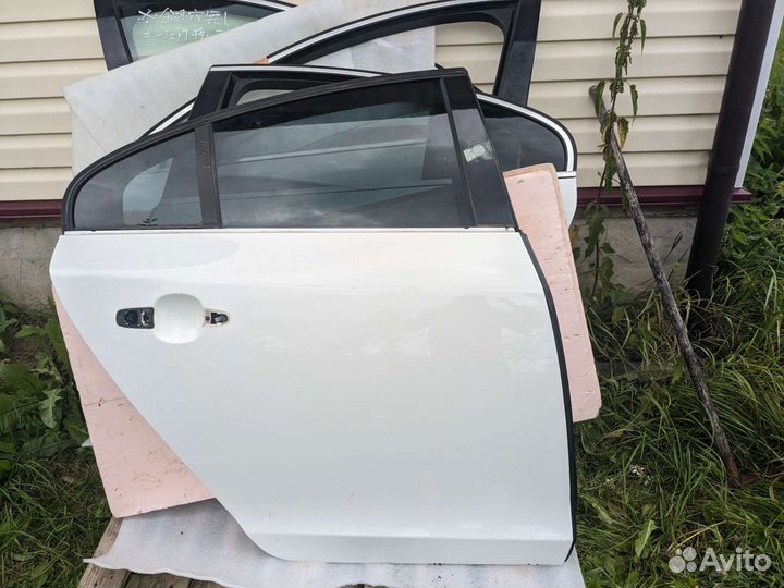 Дверь белая s60 2010-2018