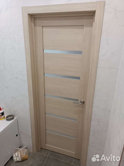 Влагостойкие светлые двери 