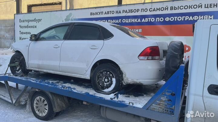 Стекло двери задней правой Volkswagen Polo Sedan