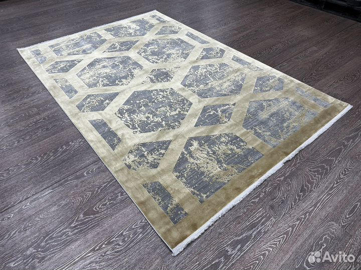 Ковер вискозный 1.6х2.3 новый