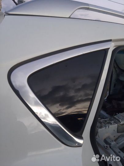 Стекло кузовное заднее правое Infiniti Ex35 J50