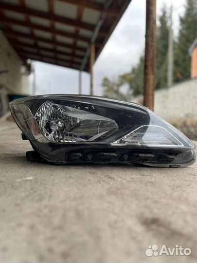 Передняя фара на Hendai Solaris